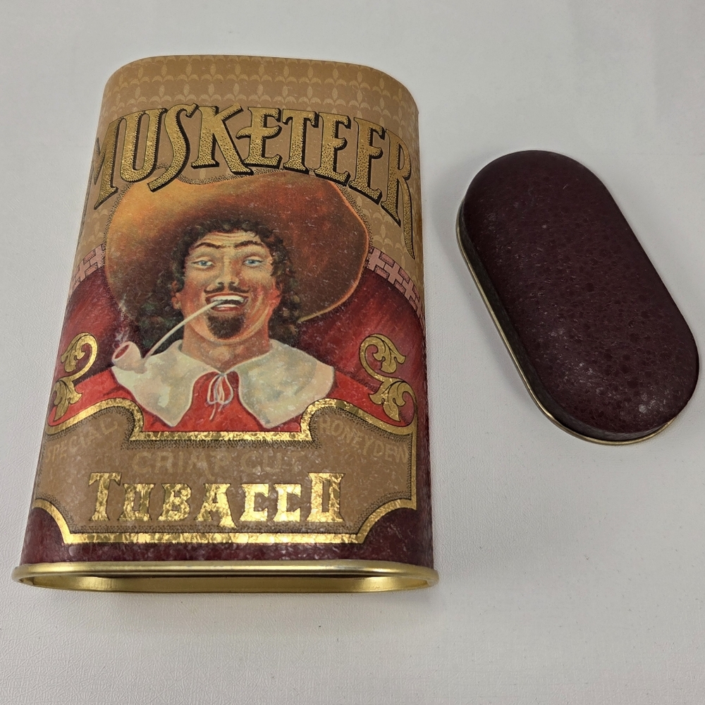 ​Authentic Vintage Musketeer Crimp Cut Tobacco Pocket Tin
